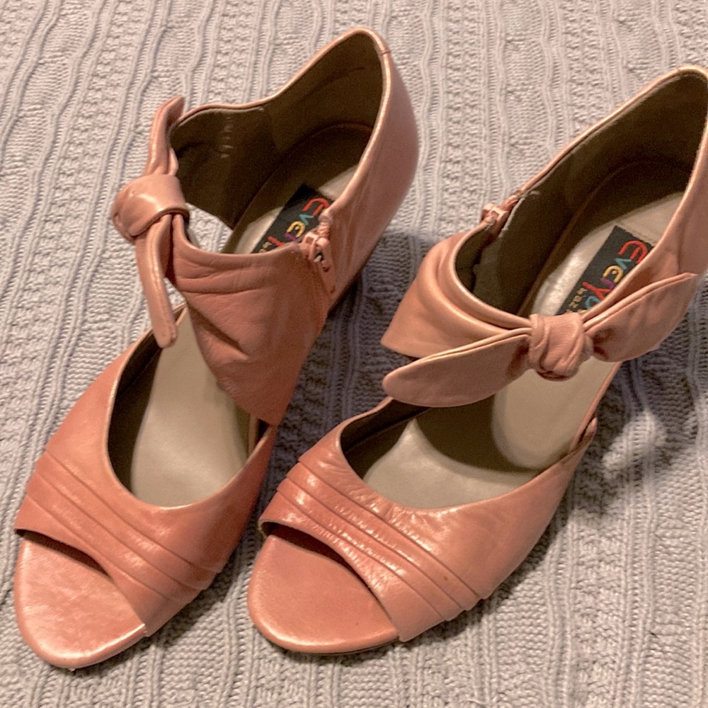 Everybody pink heel sandals